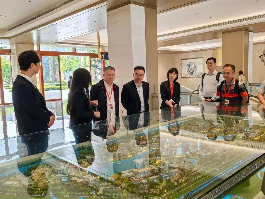 探路“AI+智造”时代就业育人新路径——校党委副书记周国良一行赴华为、美的走访交流